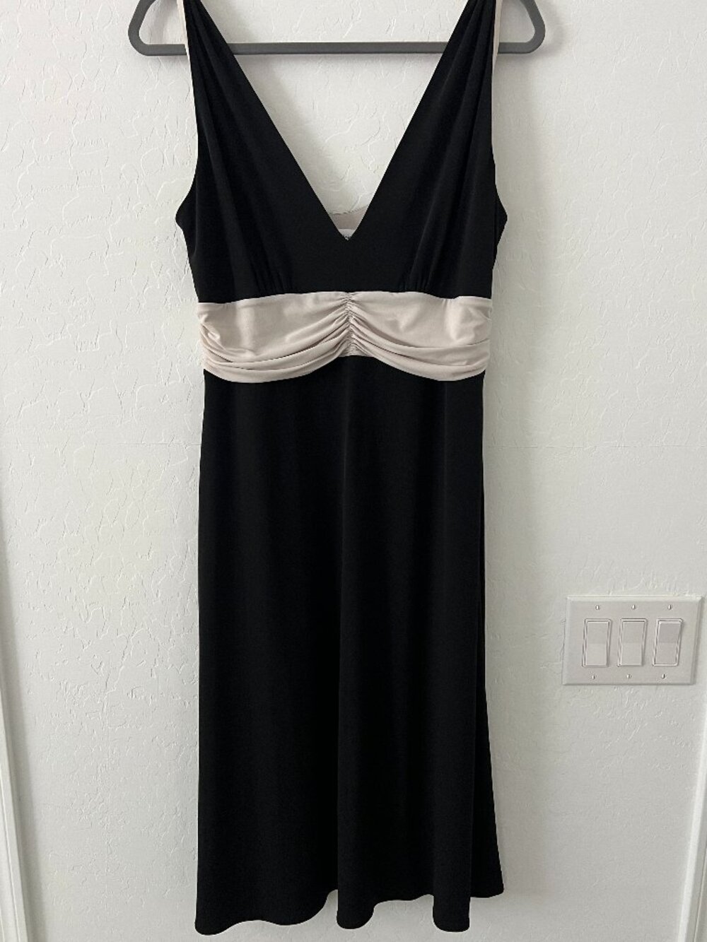 Calvin Klein Black Cream Colorblock Sleeveless Dress Ruched Empire Waist